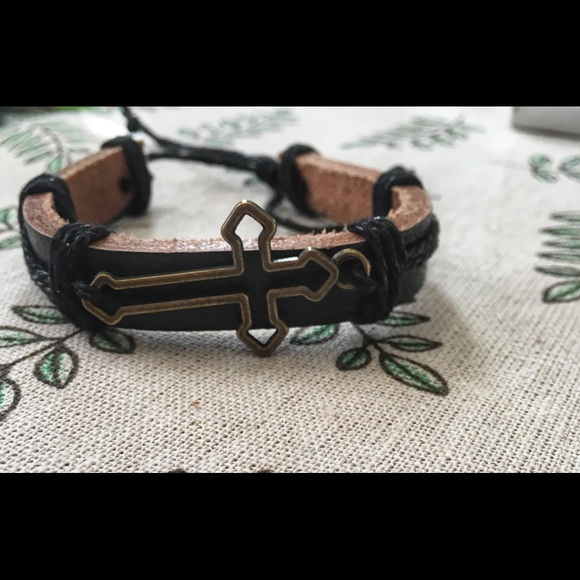 Black Leather across Bracelet - Picture 1 of 2